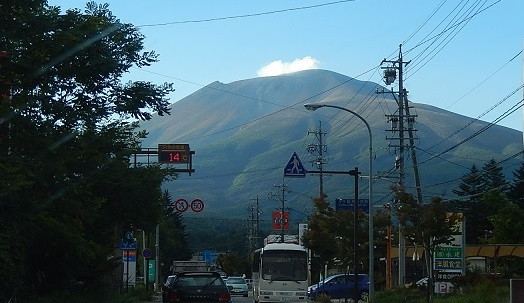 浅間山（気温は14℃を表示）