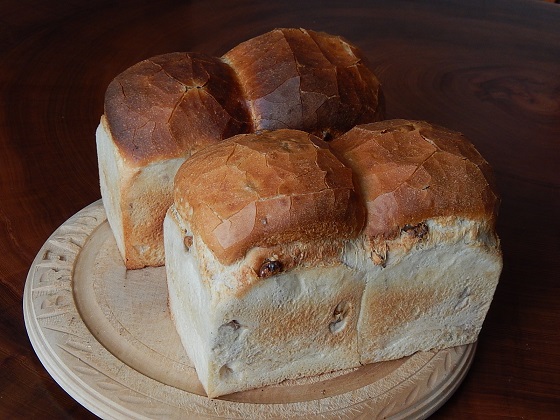 今週の自家製パン（最近はずっとクルミパン）